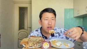 МУКБАНГ/УМЕР МУКБАНГЕР? И ТРАУР В КЗ?? МОЙ  ЗАВТРАК? ЯИЧНИЦА,СОСИСКИ, БЛИНЫ С КОФЕ не асмр