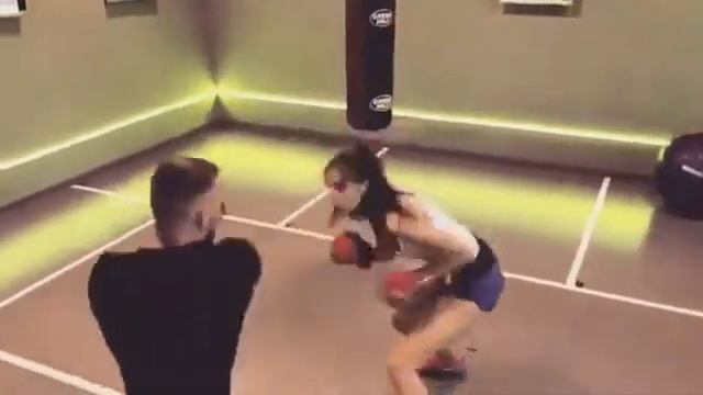 Работа на лапах. Девушки смотреть онлайн