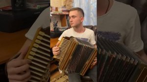 Караоке «Ах, голубая ночь» под рояльную гармонь.