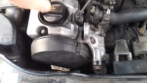 Маслозаливная пробка на работающем двигателе R5 2,5 TDi AEL.