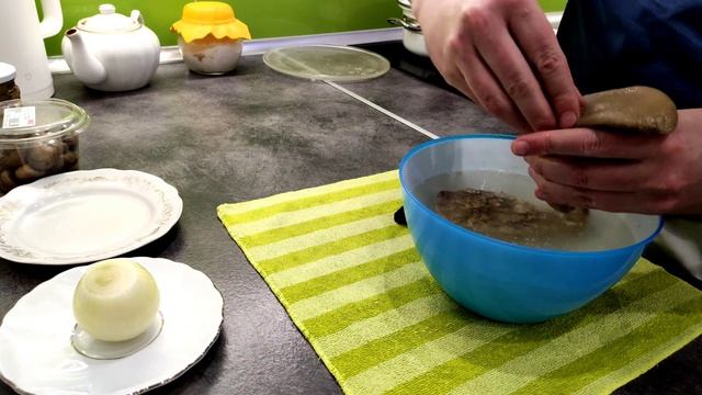 Вкусный мясной салат . Салат с языком и грибами . Салат с языком свиным смотреть онлайн