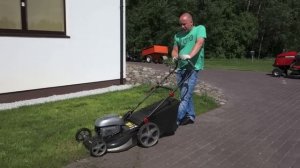 Бензиновая самоходная газонокосилка. Обзорное видео.