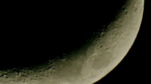 Moon in video with Canon 7D (8.000 mm)