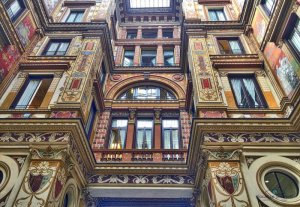 Сокровища Рима: Роскошная Галерея Скьярра со стеклянной крышей и росписями на фасадах, худ. Челлини