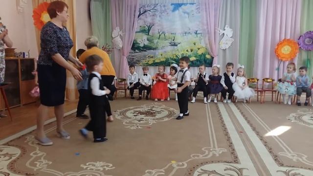 8 марта вторая младшая группа(2)