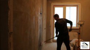 Процесс подготовки стен под обои в одном видео