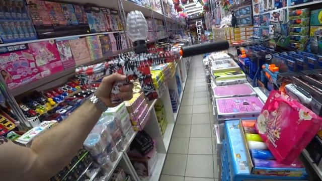 Гуляем по ТЯКу. Ищем кроссовки смотреть онлайн