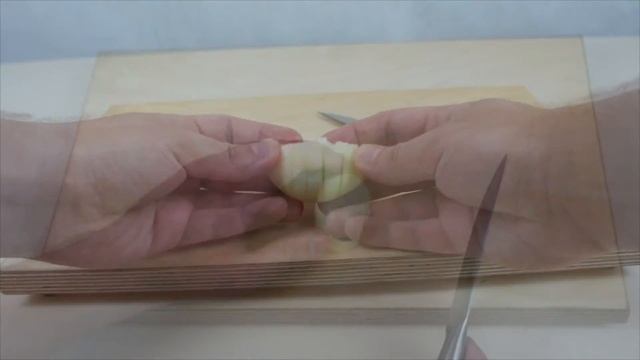 Как правильно нарезать лук - Лайфхак Кухня смотреть онлайн