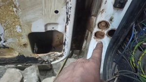 Как снимаются двери с волги. Как снять дверь с волги. Ремонт Волги своими руками.