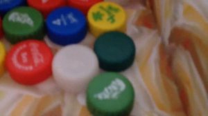 Показал свою коллекцию крышек