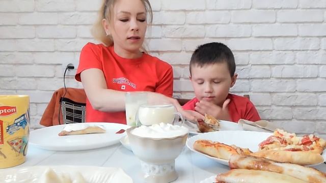 Мукбанг с сыночком //пицца блинчики пельмени. смотреть онлайн