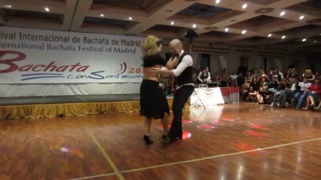 ATACA y LA ALEMANA Show Baby Baby en Bachata con Sentimiento 2012 смотреть онлайн