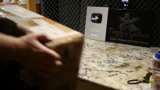 I Bought a YouTuber's Guitar! |Trogly's Unboxing Guitars Vlog #81 смотреть онлайн