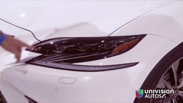 Video: Lexus presenta una versión deportiva de su limosina, el LS 500 F Sport смотреть онлайн