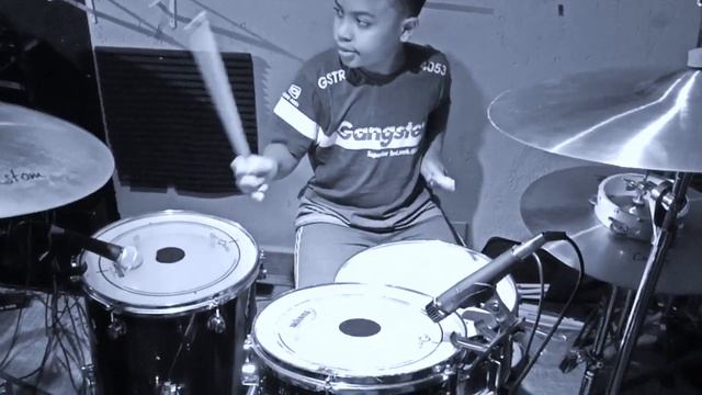 Abner Felipe Tocando Batera depois da gravação! смотреть онлайн