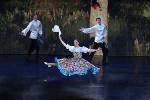 "Русский перепляс", училище при МГАТТ "Гжель". "Russian dance", the school at MGATT "Gzhel".