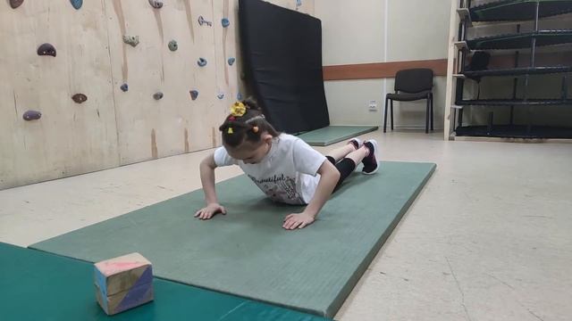 домашний комплекс упражнений, во время карантина от Игоря Заморова и Полины смотреть онлайн