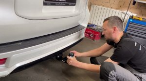 Установили съёмный универсальный фаркоп с замком на автомобиль Toyota Land Cruiser Prado