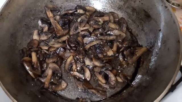 Тёплый салат  Фарфалле.  Паста с грибами и сыром.