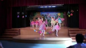 Танец бабочек. Песня мама/Baile de las mariposas, canción "madre"