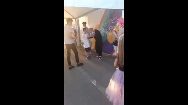 Даня Милохин в Волгограде на концерте с Аней Покров Артуром Бабичем Женей Дихтяренко 28-30 мая 2021 смотреть онлайн