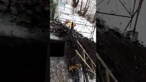 копка могилы в деревне зимой