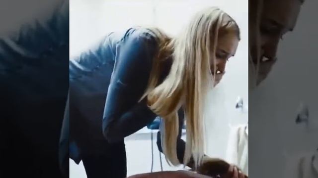 как ведут себя девушки перед парнями и перед подругами смотреть онлайн