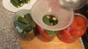 Маринуем огурцы и помидоры. Один рецепт - три вида заготовок!