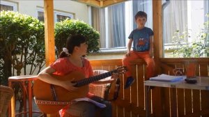 Даниэль поет   песенку мамонтенка