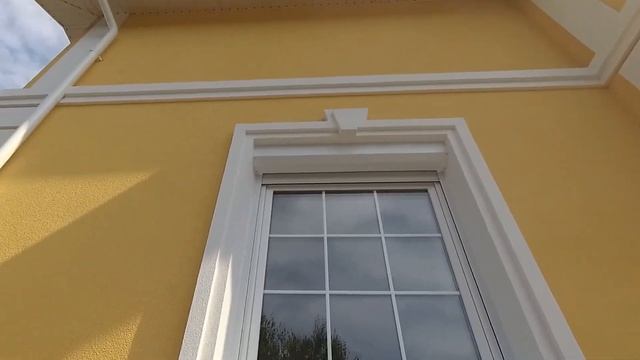 Утепление пенопластом газобетона, отделка дома фасадным декором из пенопласта.
