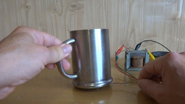 ЗАЖИГАЛКА ПОЁТ КАК ДИНАМИК ? Простой Забавный Эксперимент смотреть онлайн