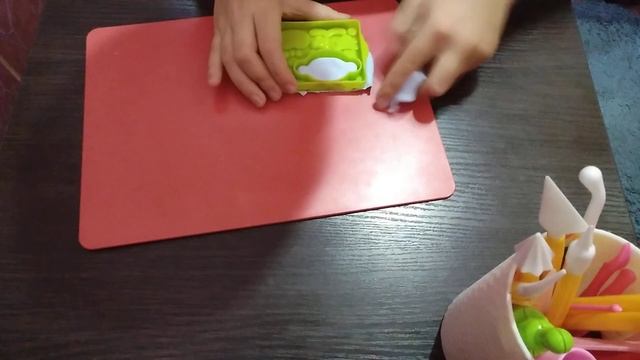 Ліплення хмаринки з пластиліну / Лепка облачка из пластилина / Sculpting clouds from plasticine