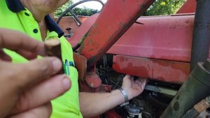 How to fix the flow of fuel pump/ Tractor Massey Ferguson