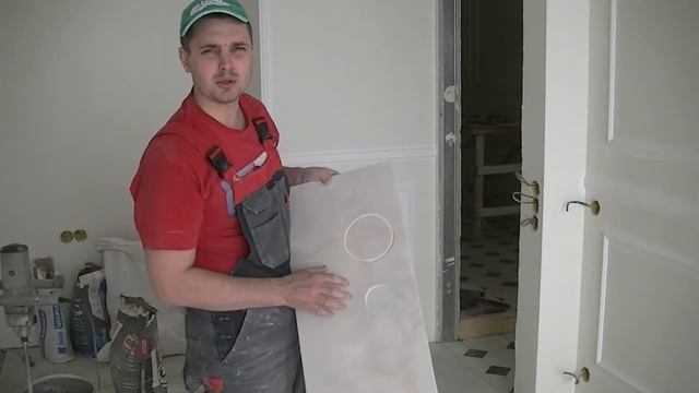 Вырезание круглого отверстия в плитке.