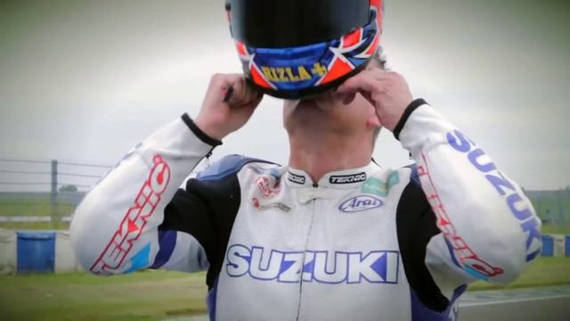 Nissan Juke R v Suzuki GSX R1000 John Reynolds смотреть онлайн