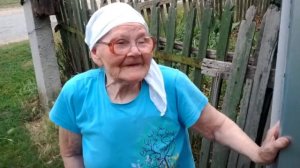 Grandma says hello / Бабушка говорит "Привет!"