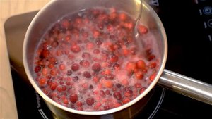 Напиток из клюквы и брусники