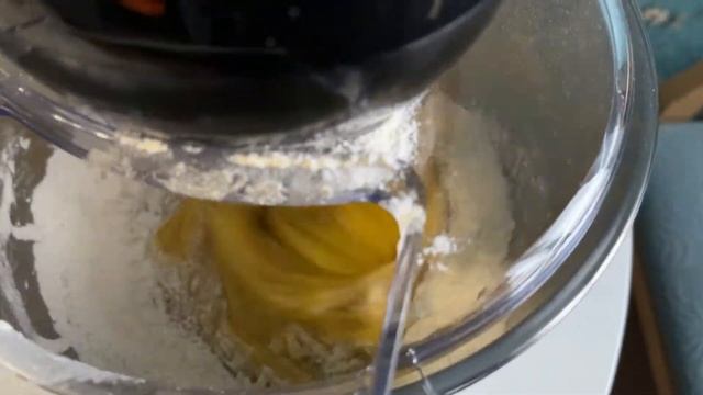 Обзор на планетарный миксер Kitfort 3018-3 (чёрный). Старт. Опробование. Примеры работы смотреть онлайн