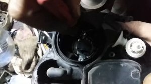 Меняем лампочку на Фольксвагене Поло