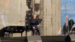 С.К.Шакуров читает поэму А.С.Пушкина "Полтава" 06 06 2022 г. на фестивале "Красная площадь" (3)