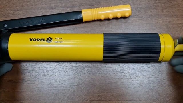 Шприц для смазки VOREL 600 мл, гибкий и жёсткий шланг, 78043 смотреть онлайн