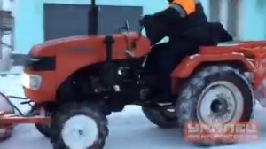 Чистим снег на минитракторе