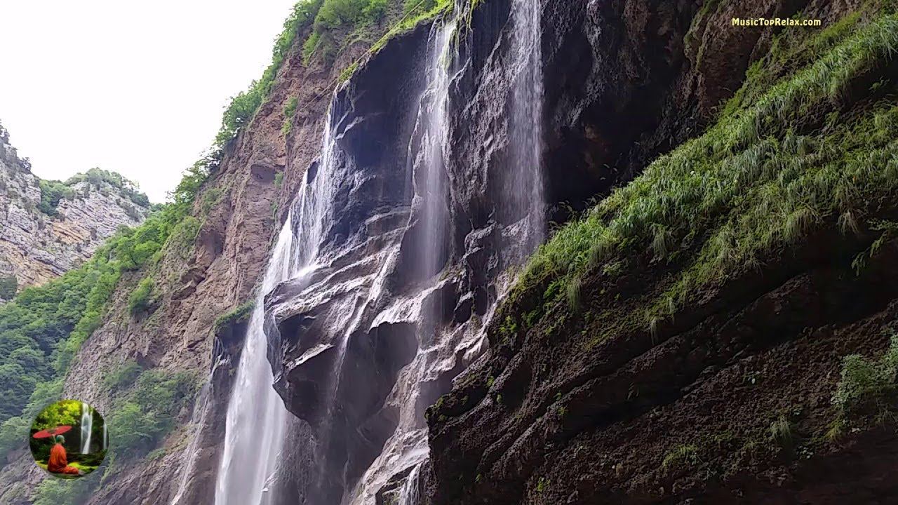 Водопад звук. Шум водопада. Водопад шумный Камчатка. Звук водопада. Звуки природы шум водопада.