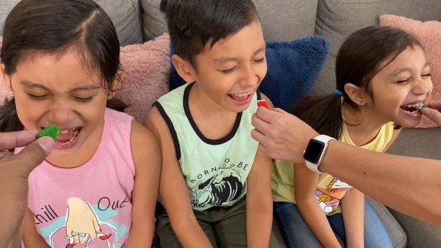 PROBANDO DULCES MEXICANOS | Guzmancitos смотреть онлайн