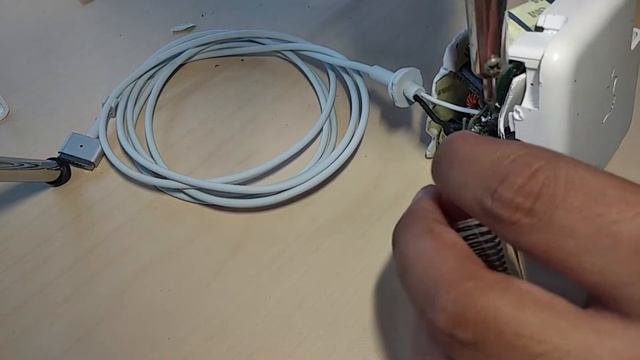 DIY: Bongkar Sendiri Kabel Charger MagSafe 1 & 2 MacBook Pro Air Apple смотреть онлайн
