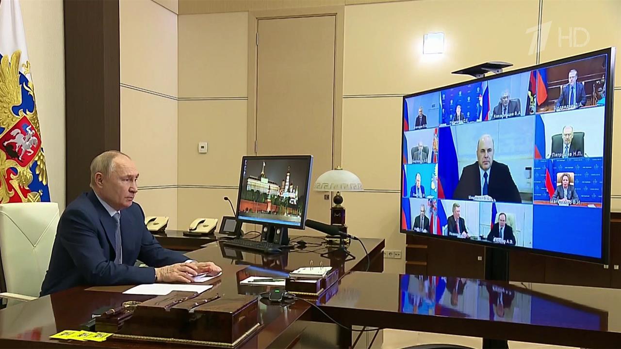Владимир Путин провел совещание с постоянными участниками Совета безопасности России