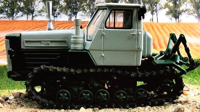 Как опытный трактор ХТЗ ДТ-125  на гусеницы поставили.