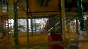 VLOG / РАЗВЛЕКАТЕЛЬНЫЙ ЦЕНТР / Играем в детском лабиринте