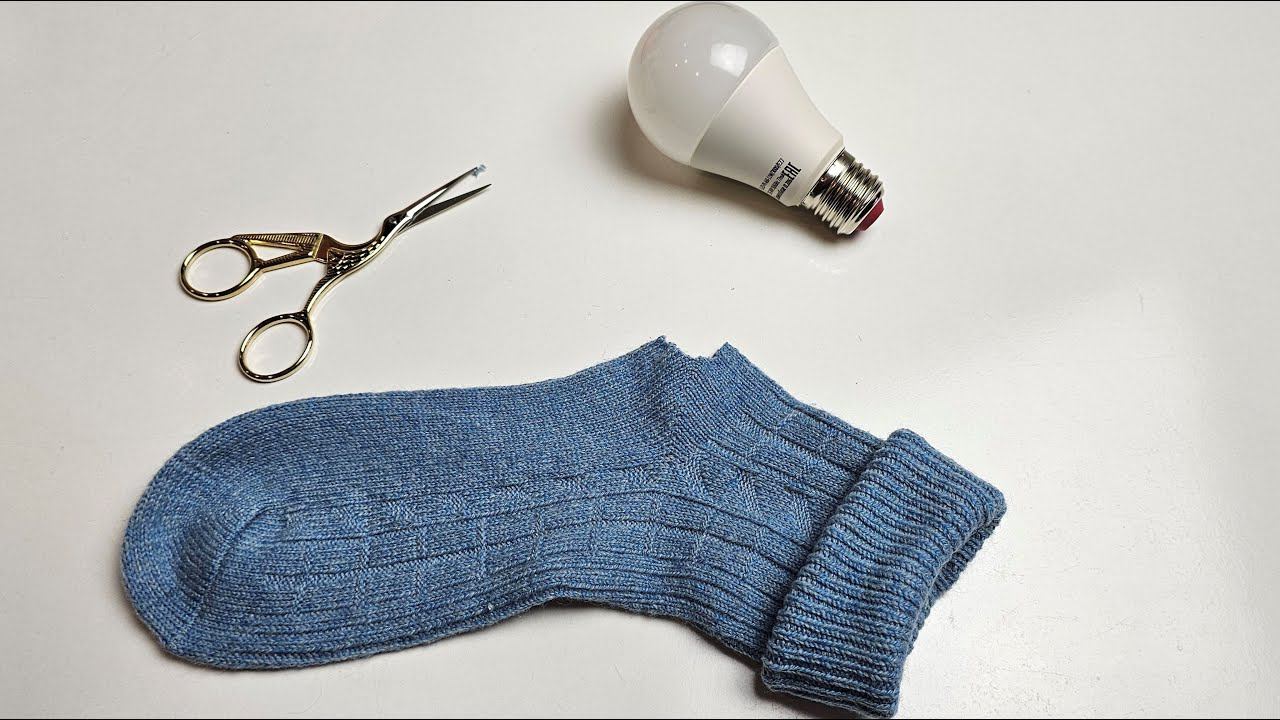 Удивительный способ залатать дырку на вязаном носке! смотреть онлайн
