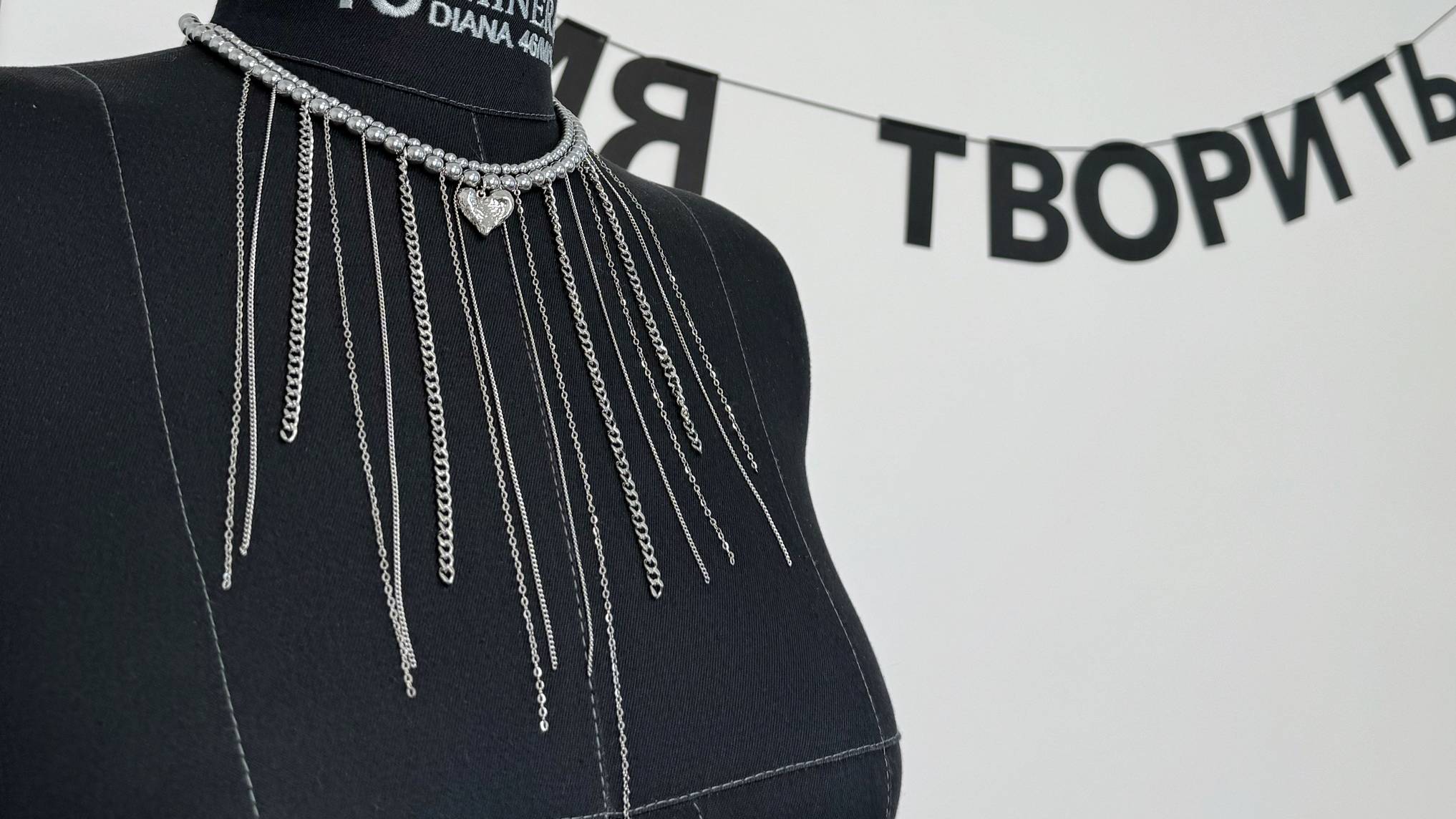 Создание колье из гематита с цепочками.  Рубрика «Собери украшение с блогером»